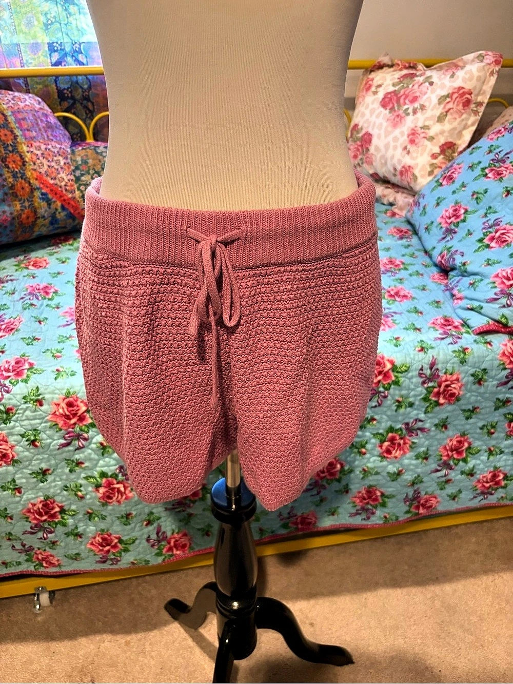 Madden NYC Women's Knit High Waist Shorts in Pink Size Large